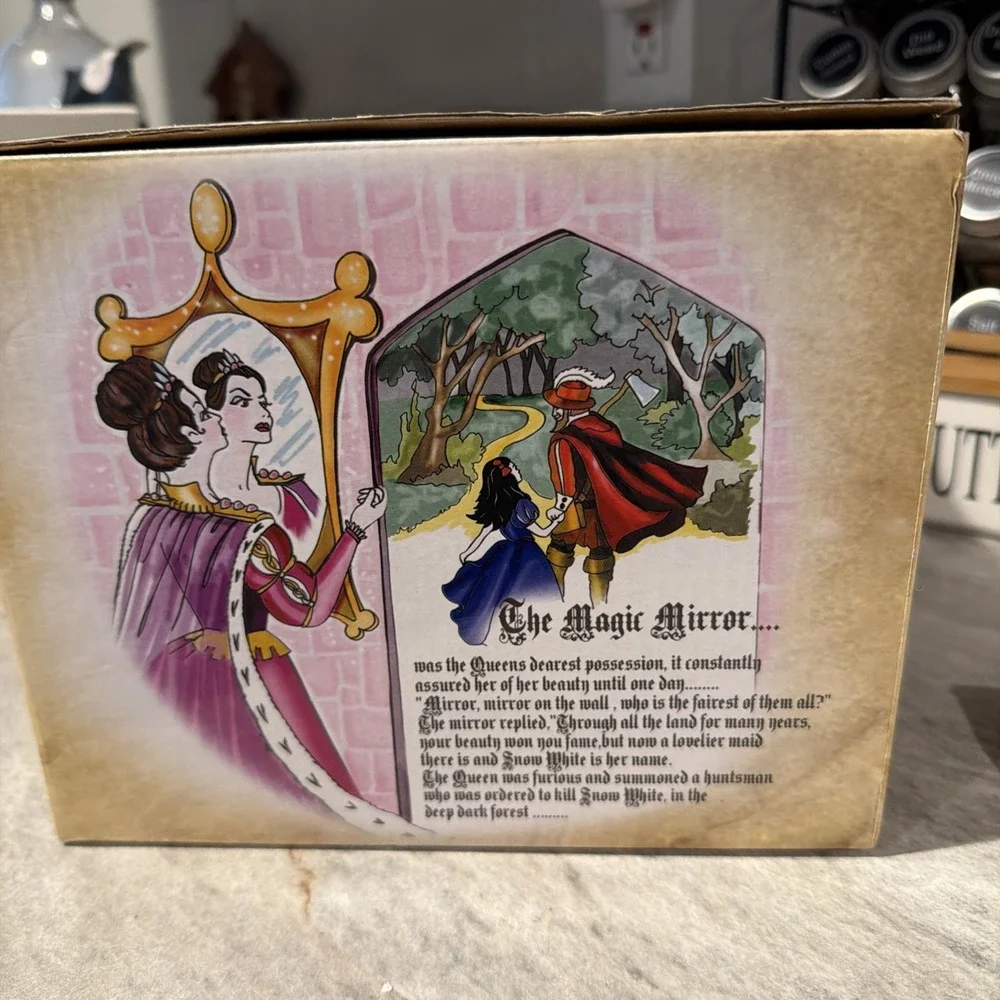 Paul Cardew Design Teapot Snow White Poisoned Apple Porcelain England‎ 2012 NWB